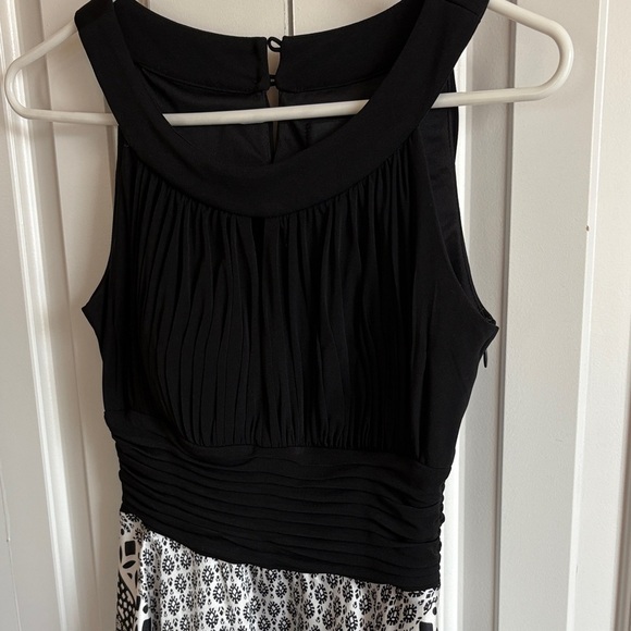 Melrose Elegant Black and White Patterned Dress - Picture 2 of 8